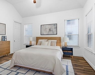 1303 Sherwood Point Lane - Photo Thumbnail 30