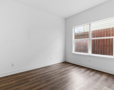 1303 Sherwood Point Lane - Photo Thumbnail 42