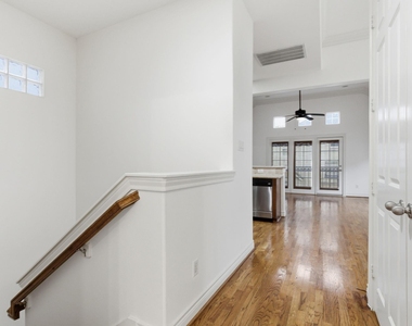 1303 Sherwood Point Lane - Photo Thumbnail 5