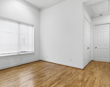 1303 Sherwood Point Lane - Photo Thumbnail 21