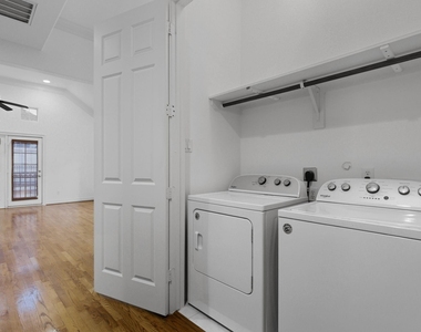 1303 Sherwood Point Lane - Photo Thumbnail 37