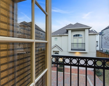 1303 Sherwood Point Lane - Photo Thumbnail 39
