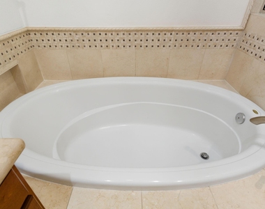 1303 Sherwood Point Lane - Photo Thumbnail 34