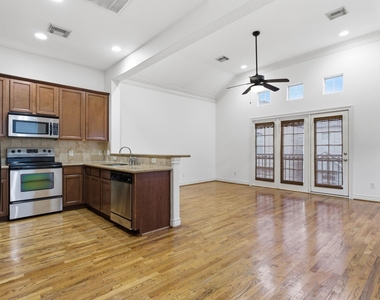1303 Sherwood Point Lane - Photo Thumbnail 6