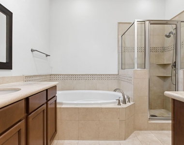 1303 Sherwood Point Lane - Photo Thumbnail 32