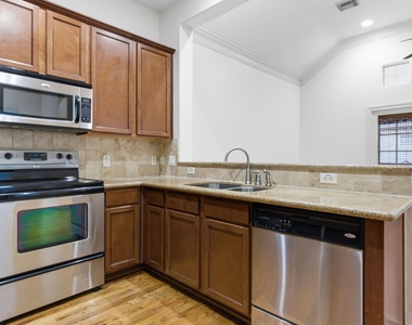 1303 Sherwood Point Lane - Photo Thumbnail 9