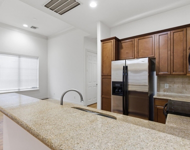 1303 Sherwood Point Lane - Photo Thumbnail 18