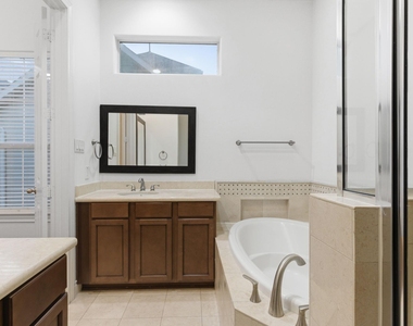 1303 Sherwood Point Lane - Photo Thumbnail 31