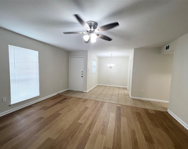 130 Oyster Creek Drive - Photo Thumbnail 3