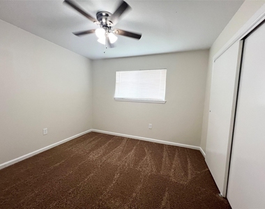 130 Oyster Creek Drive - Photo Thumbnail 7
