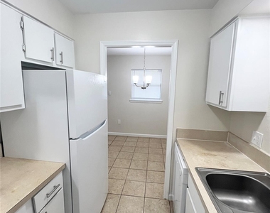 130 Oyster Creek Drive - Photo Thumbnail 6