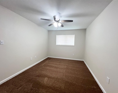 130 Oyster Creek Drive - Photo Thumbnail 11