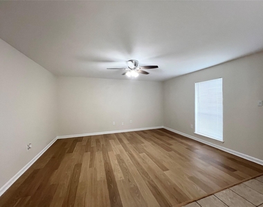 130 Oyster Creek Drive - Photo Thumbnail 1