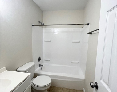 130 Oyster Creek Drive - Photo Thumbnail 9