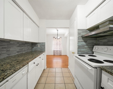 6201 Ranchester Drive - Photo Thumbnail 9