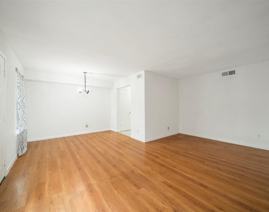 6201 Ranchester Drive - Photo Thumbnail 4