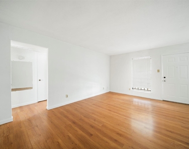 6201 Ranchester Drive - Photo Thumbnail 5
