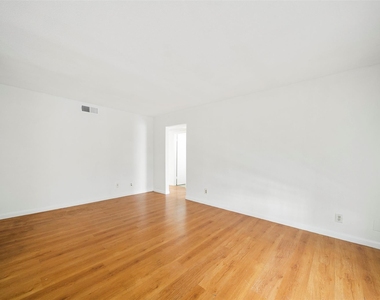 6201 Ranchester Drive - Photo Thumbnail 21