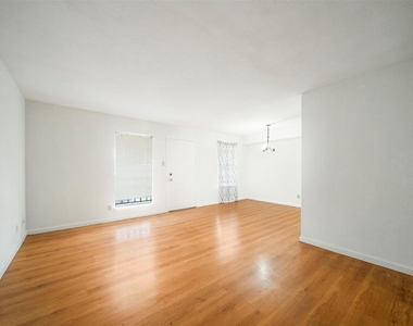 6201 Ranchester Drive - Photo Thumbnail 6