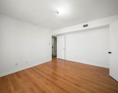 6201 Ranchester Drive - Photo Thumbnail 11