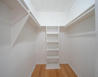 6201 Ranchester Drive - Photo Thumbnail 12
