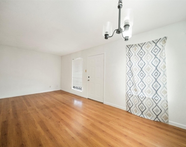 6201 Ranchester Drive - Photo Thumbnail 10