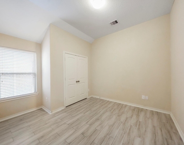 1519 Spencer Glen Lane - Photo Thumbnail 13