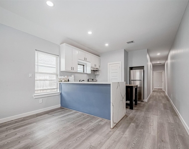 6725 Avenue K - Photo Thumbnail 9