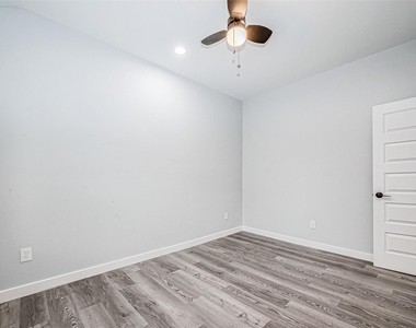 6725 Avenue K - Photo Thumbnail 27