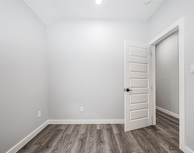 6725 Avenue K - Photo Thumbnail 32