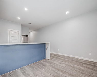 6725 Avenue K - Photo Thumbnail 10
