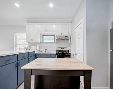 6725 Avenue K - Photo Thumbnail 17