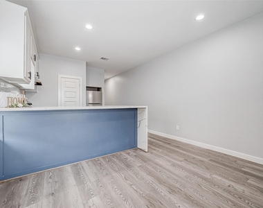 6725 Avenue K - Photo Thumbnail 8