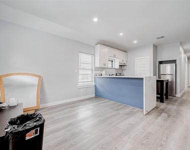 6725 Avenue K - Photo Thumbnail 6