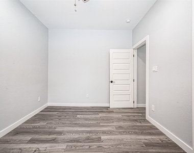 6725 Avenue K - Photo Thumbnail 28