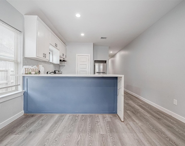 6725 Avenue K - Photo Thumbnail 7