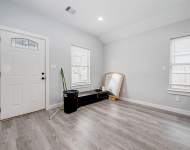 6725 Avenue K - Photo Thumbnail 5