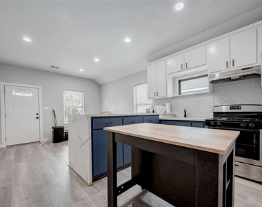 6725 Avenue K - Photo Thumbnail 16
