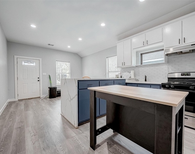 6725 Avenue K - Photo Thumbnail 12