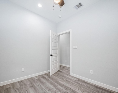 6725 Avenue K - Photo Thumbnail 19