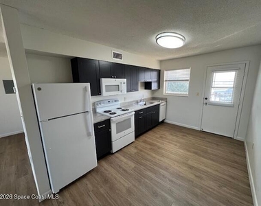 442 Magnolia Avenue - Photo Thumbnail 3