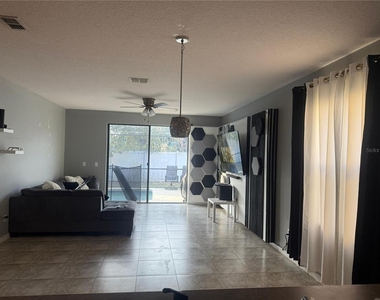 3042 Camino Real Drive S - Photo Thumbnail 5