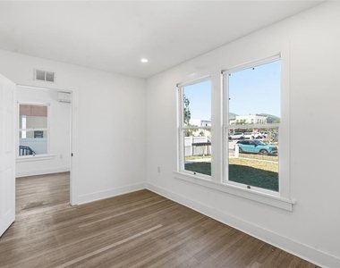 326 6th Avenue N - Photo Thumbnail 5