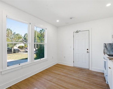 326 6th Avenue N - Photo Thumbnail 7
