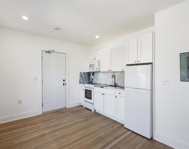 326 6th Avenue N - Photo Thumbnail 6
