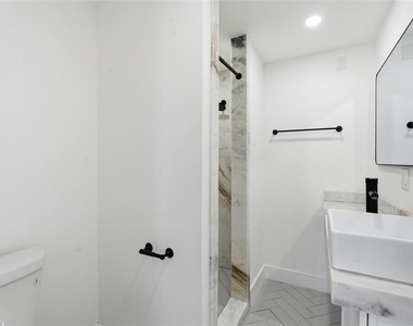 326 6th Avenue N - Photo Thumbnail 9