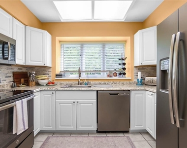 28 Rivertrail Drive - Photo Thumbnail 5