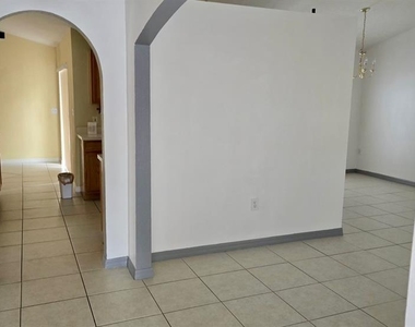 204 Lace Bark Court - Photo Thumbnail 4