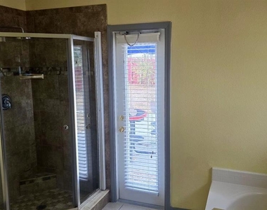 204 Lace Bark Court - Photo Thumbnail 6
