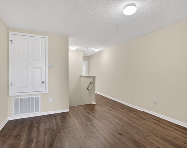 1519 Priory Circle - Photo Thumbnail 8